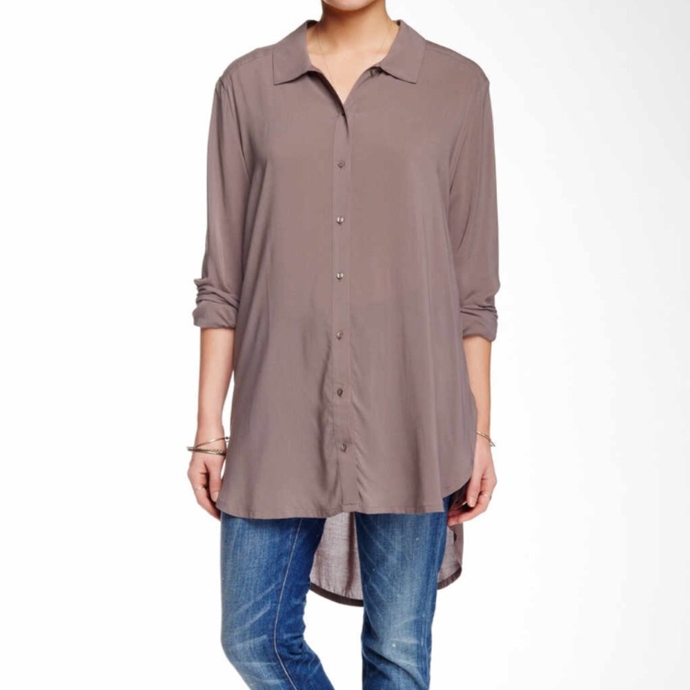 🆕 Hi Lo Blouse - NWOT